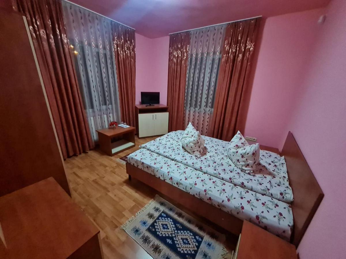 Pensiunea Sanziana Hotel Oradea Luaran gambar