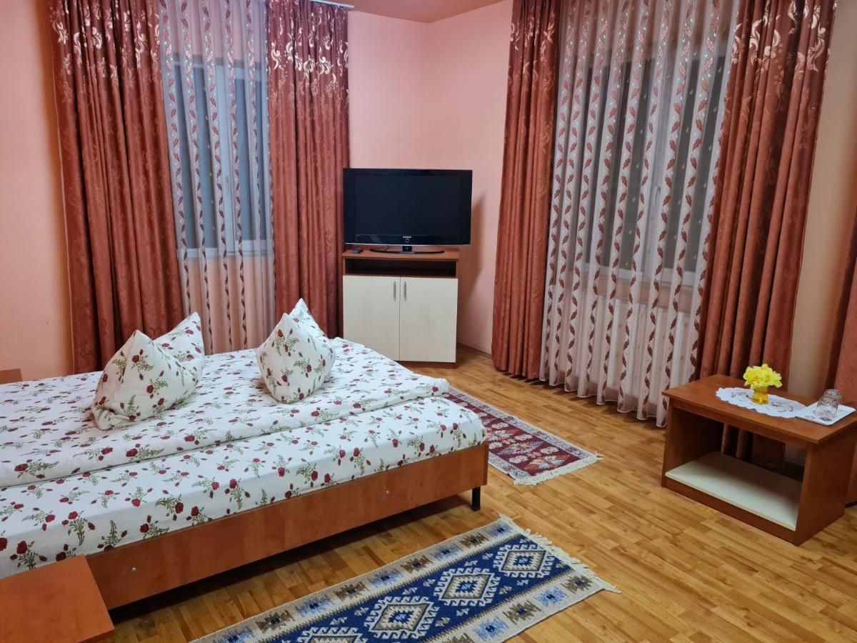 Pensiunea Sanziana Hotel Oradea Luaran gambar
