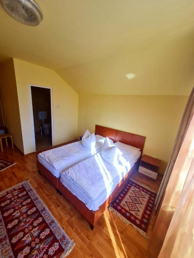 Pensiunea Sanziana Hotel Oradea Luaran gambar