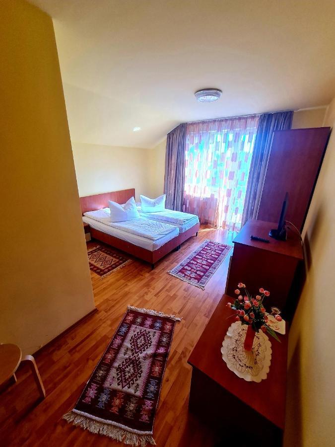 Pensiunea Sanziana Hotel Oradea Luaran gambar